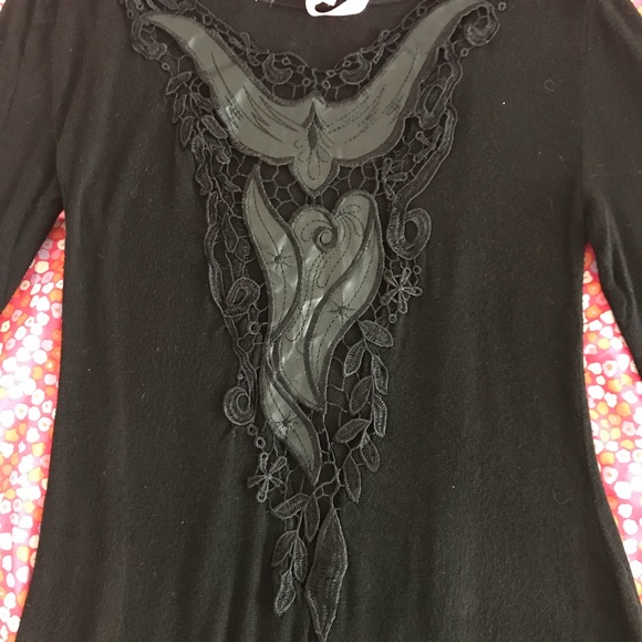 Beautiful knitted sweater - Picture 3 of 5